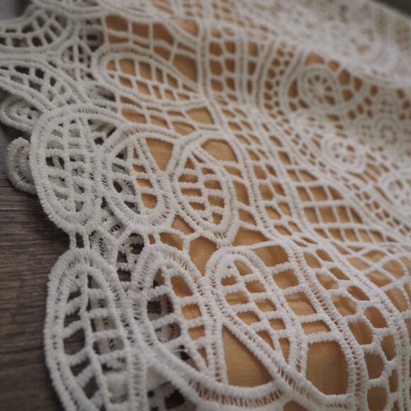 * Two Sisters The Label Annabelle Lace Midi Dress sz US 6 - Picture 7 of 8